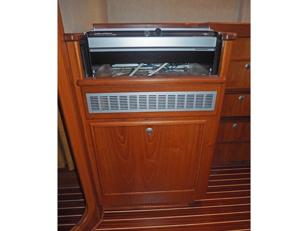 Saloon, Accommodation